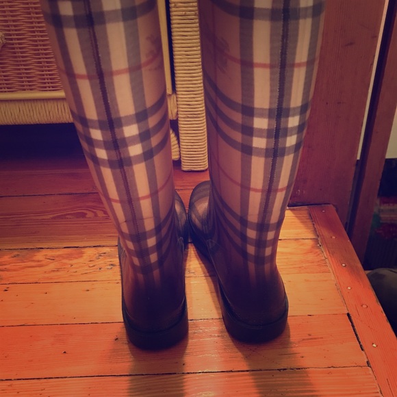 Burberry Rainboots - Picture 1 of 4
